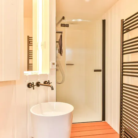 Exclusive Multi Purpose Space With Large Terrace Apartment Paris