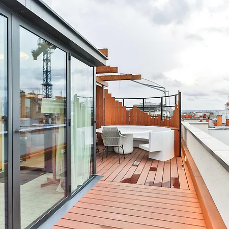Exclusive Multi Purpose Space With Large Terrace Apartment Paris