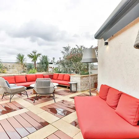 Apartment Exclusive Multi Purpose Space With Large Terrace *