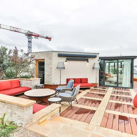 Apartment Exclusive Multi Purpose Space With Large Terrace