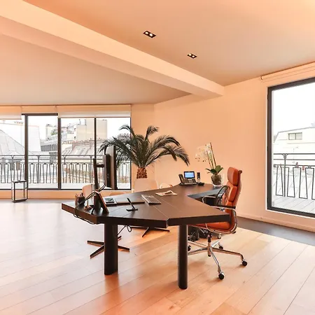 Exclusive Multi Purpose Space With Large Terrace Apartment Paris
